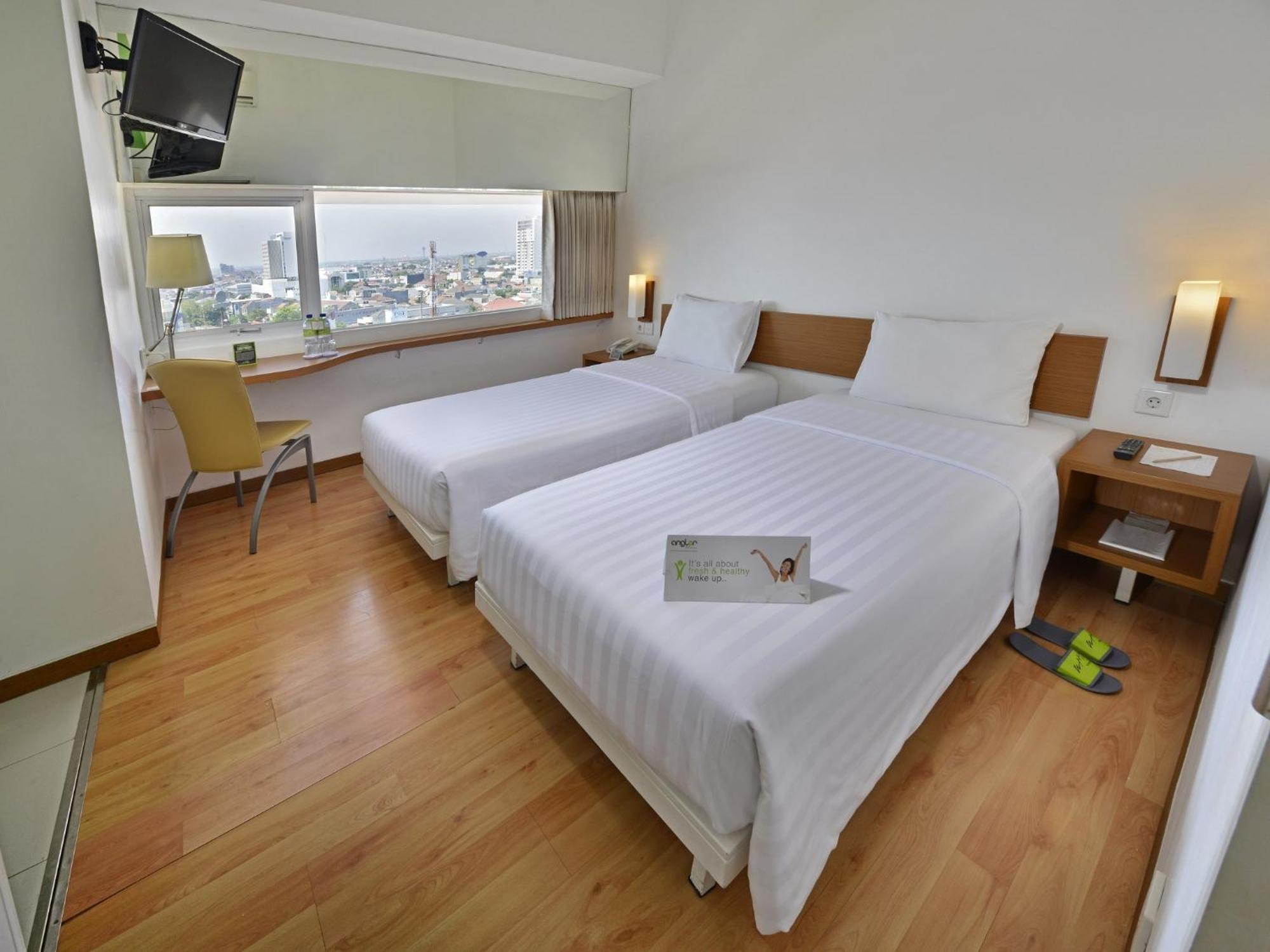 Kamar Superior Twin dengan Pemandangan Kota